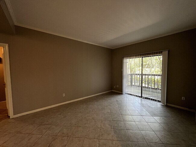 Building Photo - Adorable 1 bedroom, 1 bath Town-Home!!