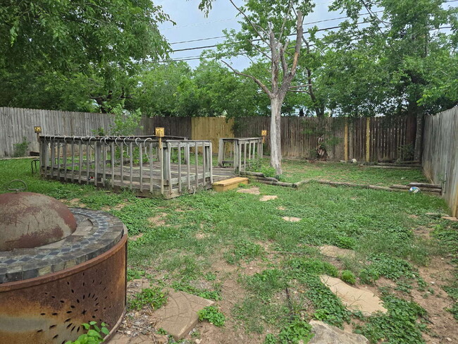 Building Photo - "Charming 3-Bedroom Sanctuary in San Anton...