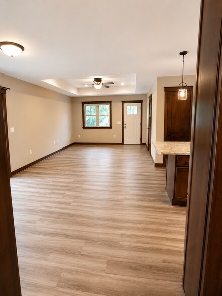 Building Photo - 3428 Riverview Dr