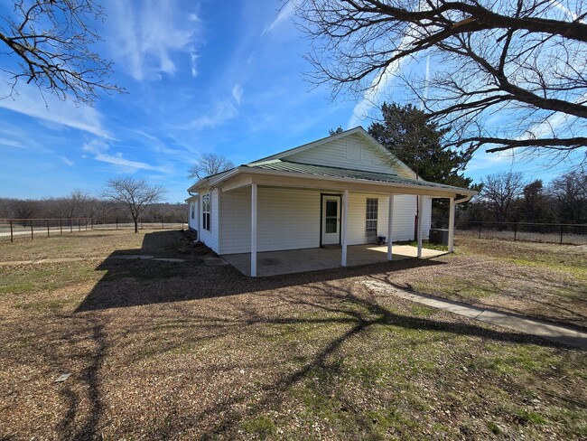 Building Photo - Remodeled 3 bed 2 bath home in Asher!