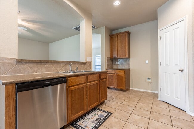 Building Photo - 906 Ashbury Bluff