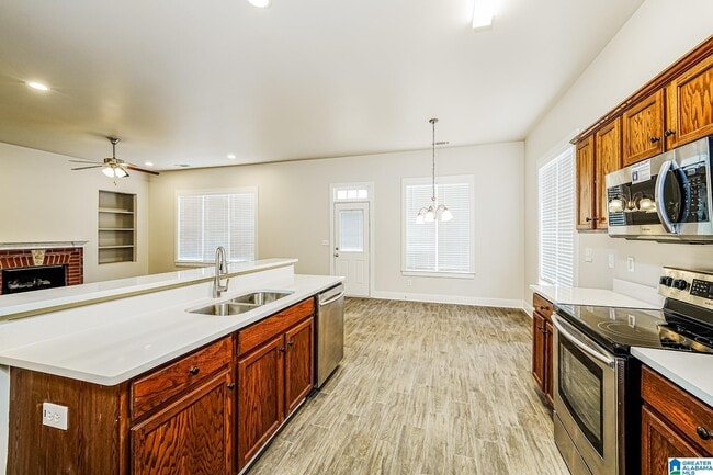 Building Photo - 4601 Nicholas Dr