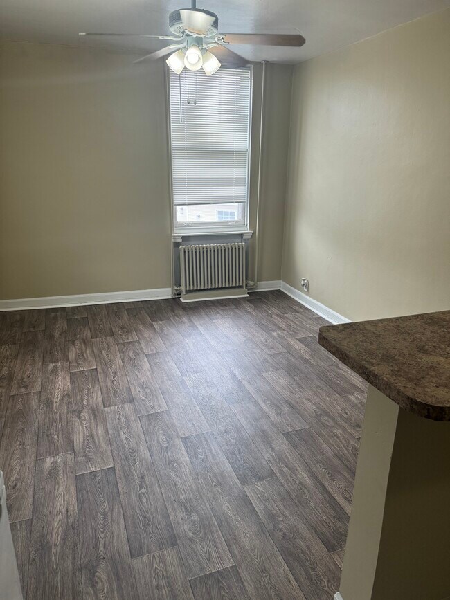 Building Photo - 7416 Harwood Ave