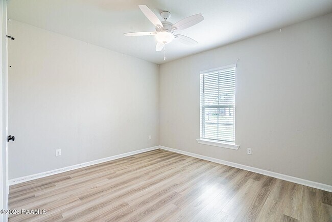 Building Photo - 202 Sparkling Meadows Ln