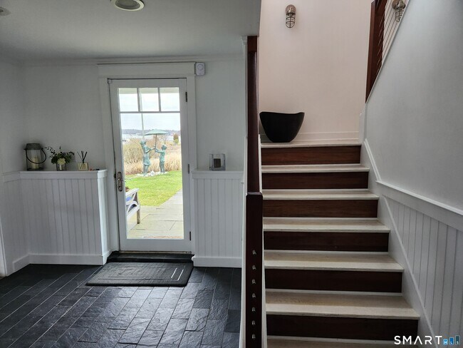 Building Photo - 4 Spriteview Ave