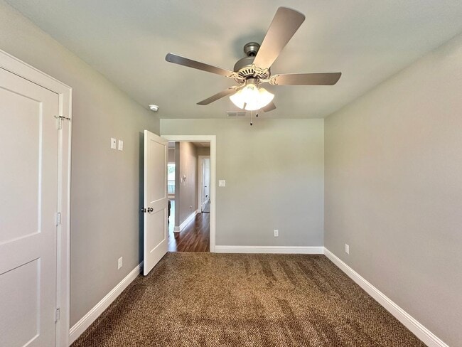 Building Photo - Available Now! Beautiful Home in Lindsey C...