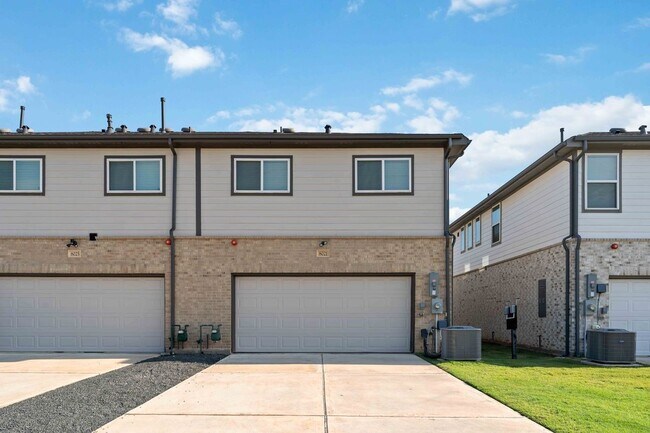 Building Photo - 8021 Scanlan Trl