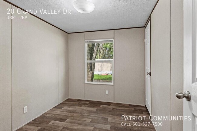 Building Photo - 20 Grand Valley Dr