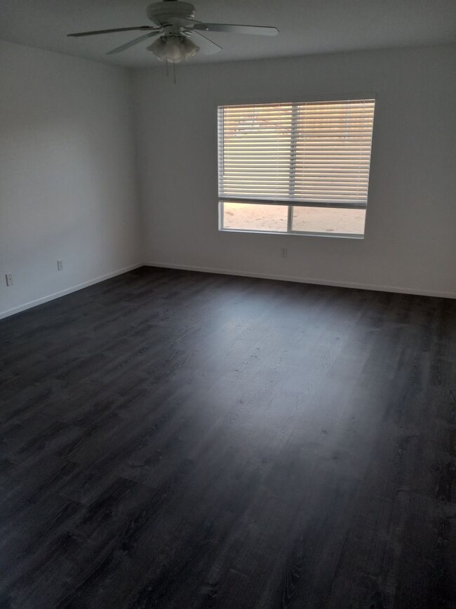 Building Photo - Newly Remodeled 4 bedroom 2 bathroom Avail...