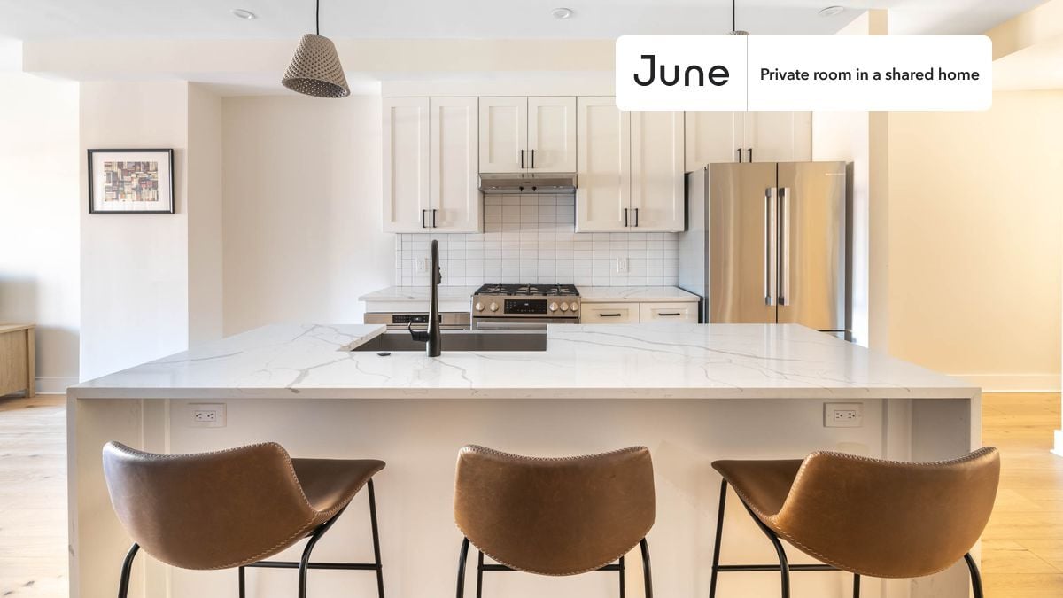 Building Photo - Room in Shared 3 bed/2.5 bath home