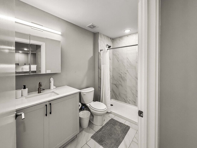 Building Photo - 901 Canal St