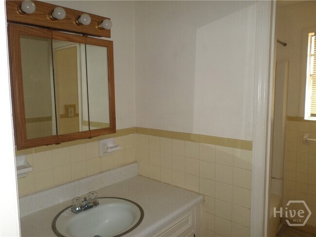 Building Photo - 203 W 58th St