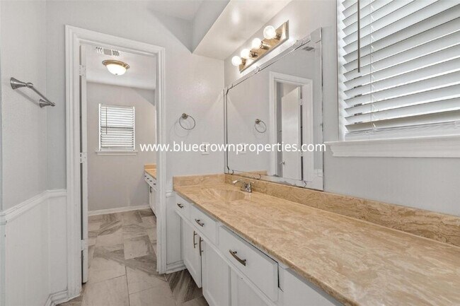 Building Photo - 1806 Bristol Cove