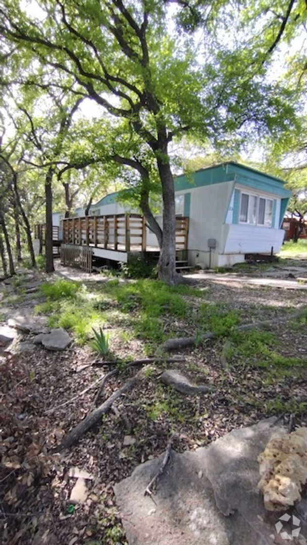 Building Photo - 3 Bedroom & 1 Bathroom Home in Granbury