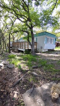 Building Photo - 3 Bedroom & 1 Bathroom Home in Granbury