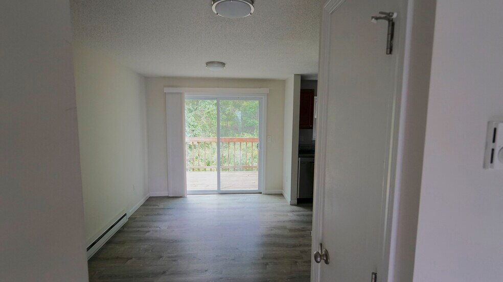 Building Photo - 64 Crystal Ln