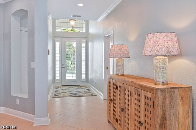 Building Photo - 5000 Royal Shores Dr