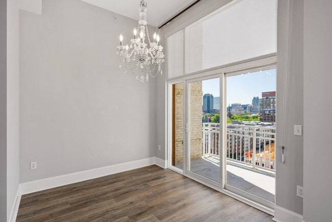 Building Photo - Downtown Raleigh Penthouse with Stunning View