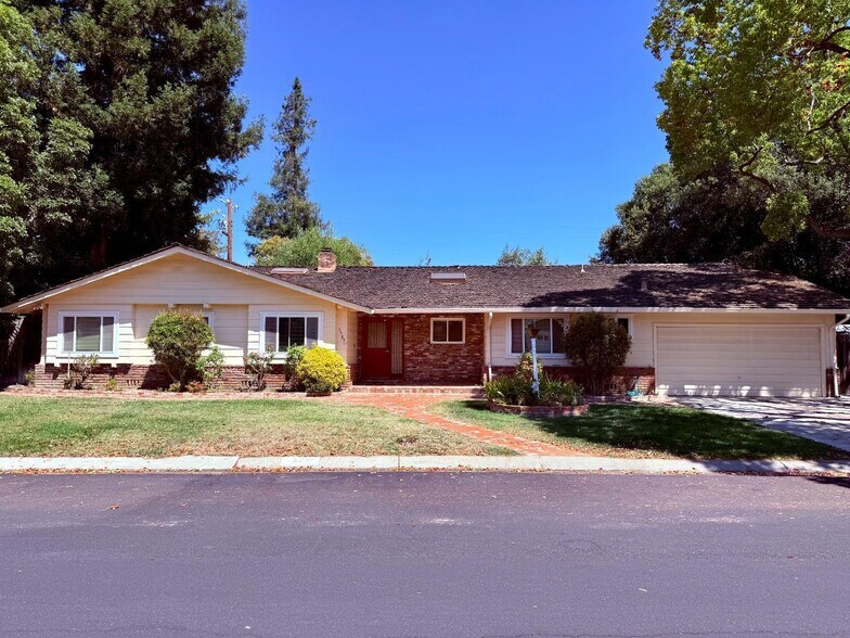 Primary Photo - 1389 Chelsea Dr