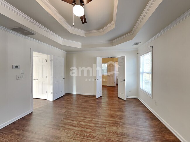 Building Photo - 383 Vine Mountain Way