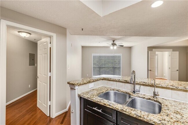 Building Photo - 1250 Parkwood Cir SE
