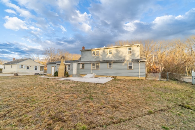 Building Photo - 104 Geissinger Ave