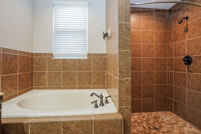 Building Photo - 615 Woods Landing Dr