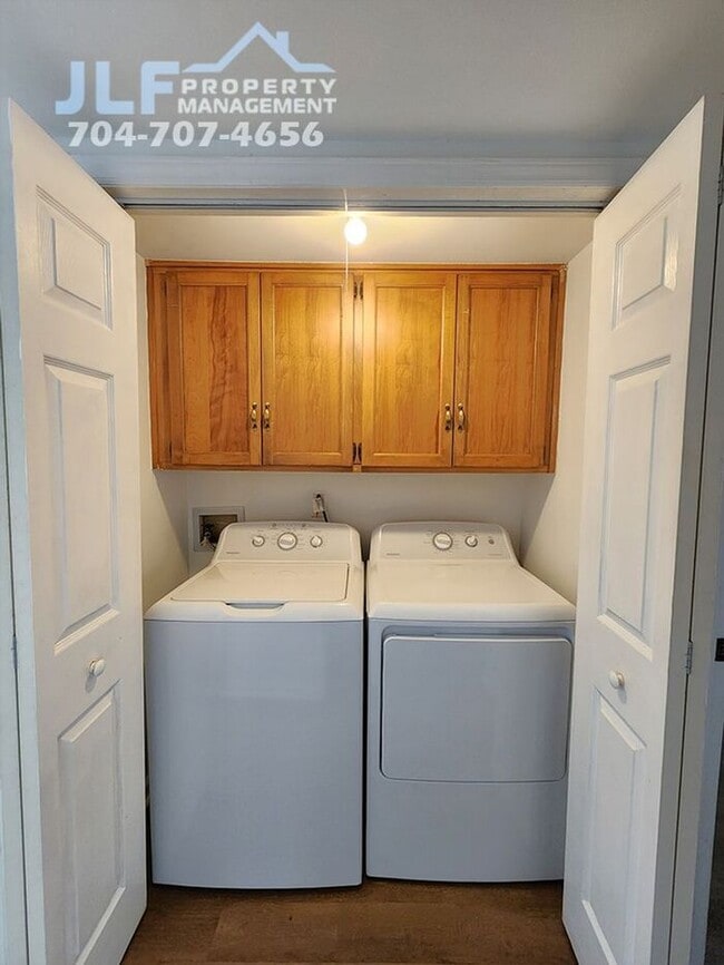 Building Photo - Great 2 bed/2 bath Condo in Convenient Charlotte Area!