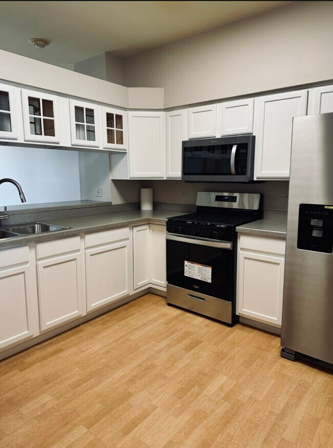 Building Photo - 709 Blossom Ct