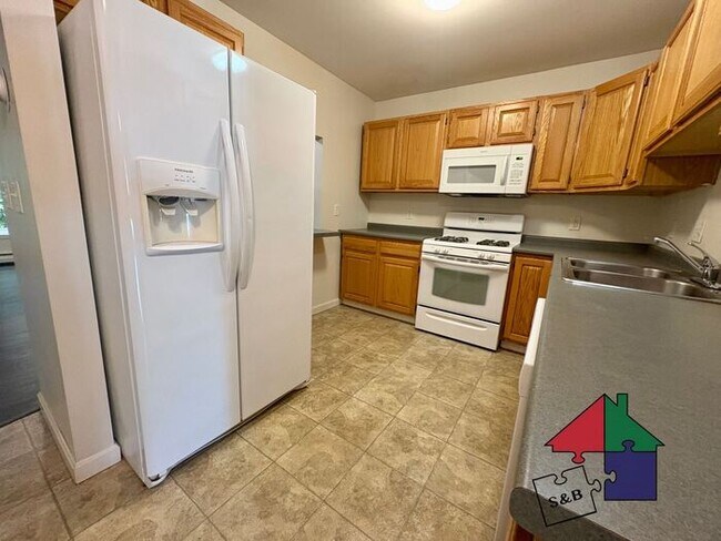 Building Photo - Beautiful Milton 2 Bedroom - Attached Garage!