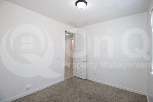 Building Photo - 16396 W Questa Dr