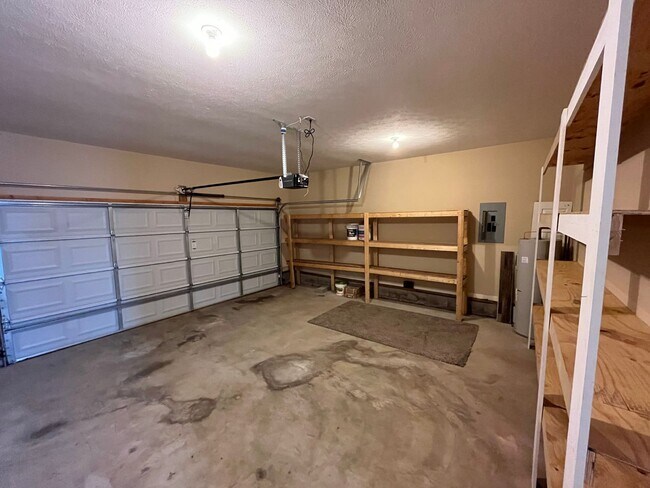Building Photo - Super Cute Ranch Home with Easy Access to I24