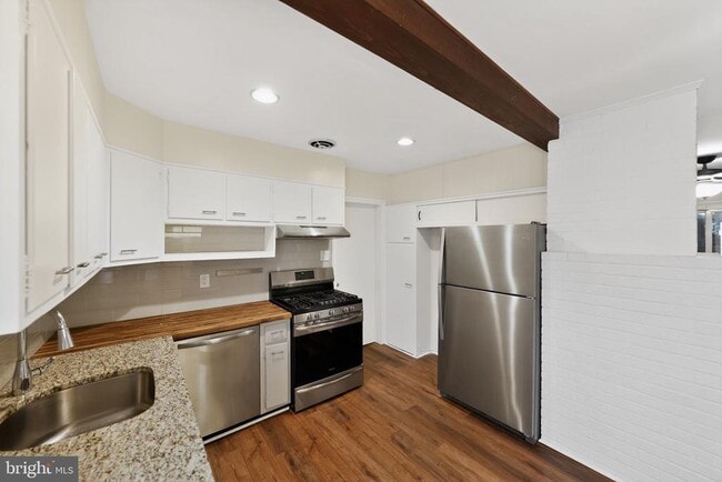 Building Photo - 5219 Montgomery St