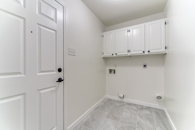 Building Photo - 218 Skyview Dr
