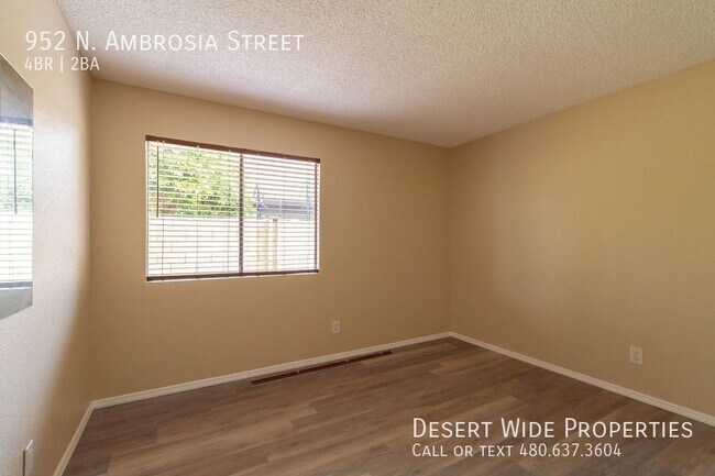 Building Photo - Beautiful 4 Bedroom, 2 Bath on the Golf Co...