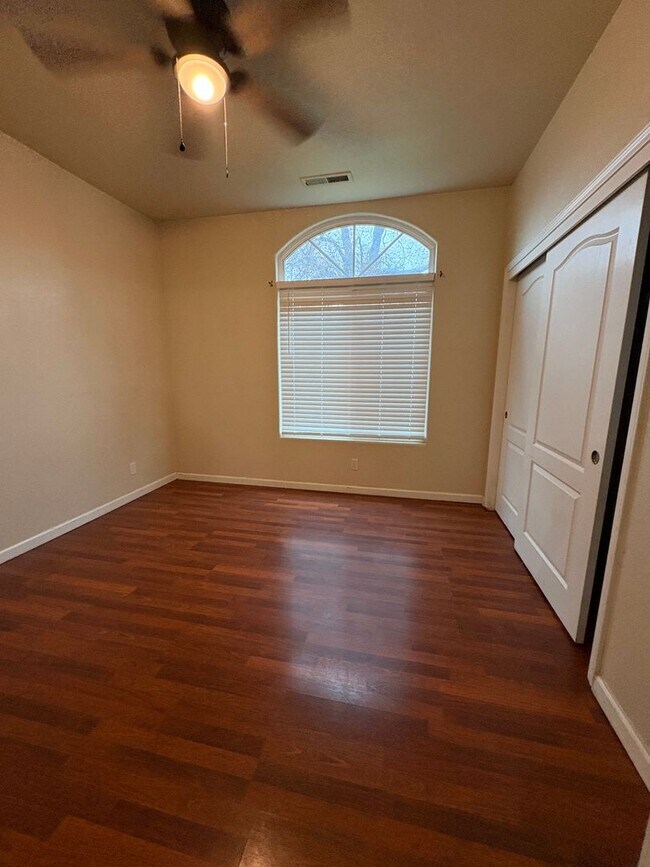 Building Photo - 3 Bedroom Home