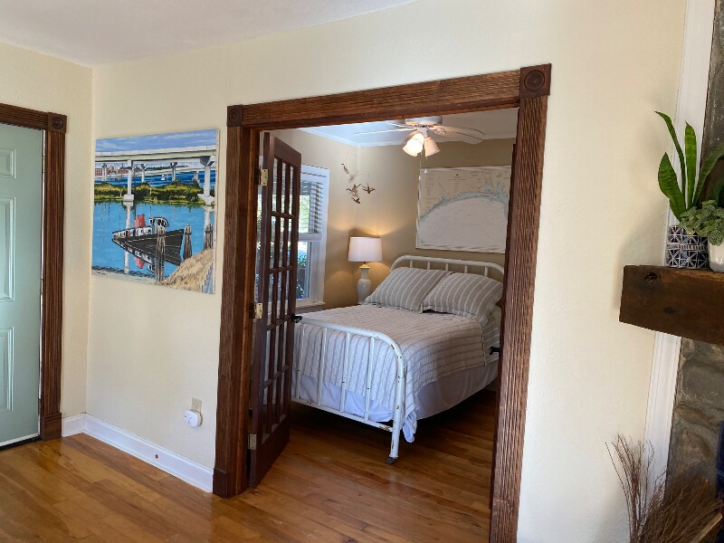 Building Photo - 116 W College St