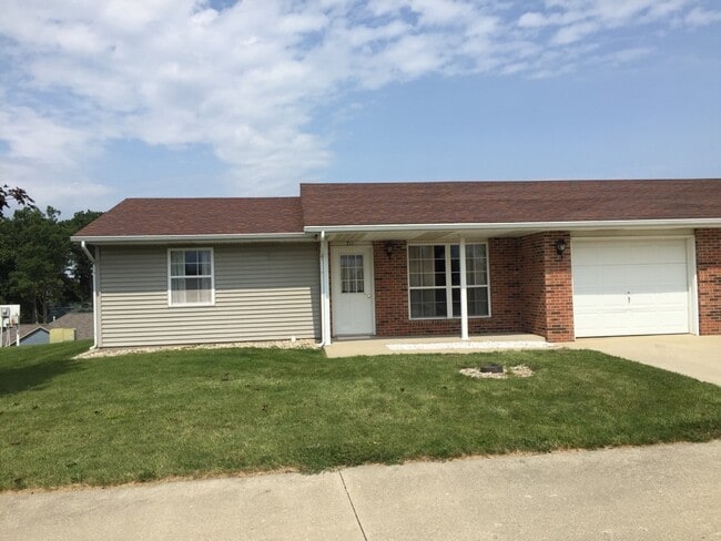 Primary Photo - NEW LISTING! 2 Bedroom Duplex in Albion!!!