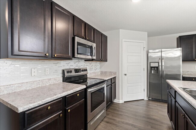 Building Photo - 34505 Paisley Ave