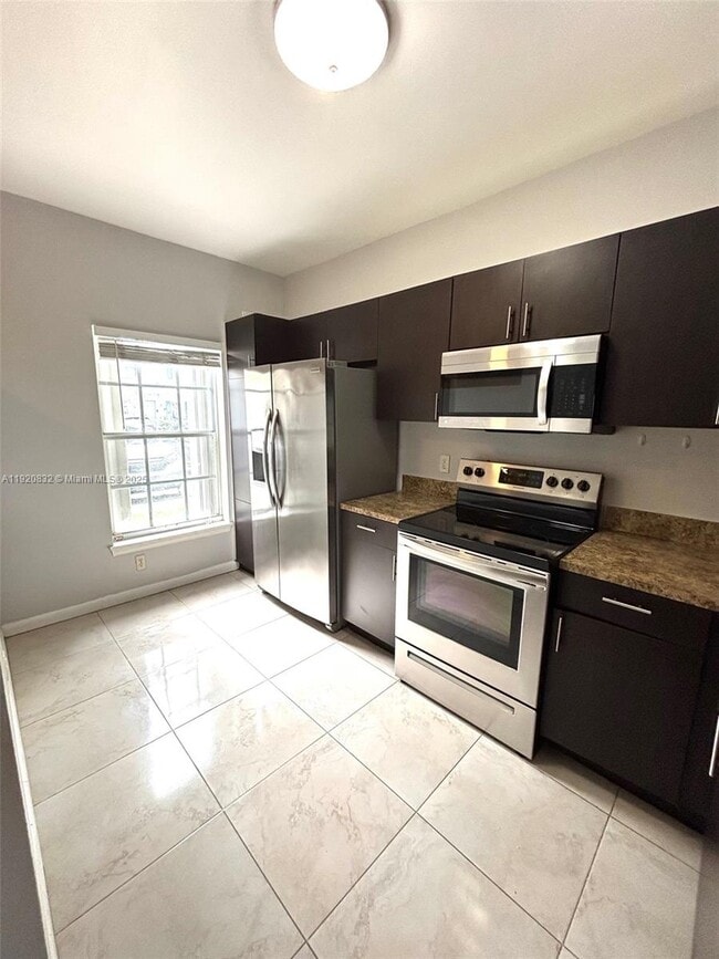 Building Photo - 3145 SW 50th St