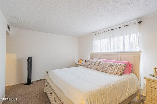 Building Photo - 2425 Anise Dr