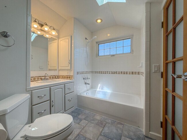 Building Photo - Lovely 4bd/2bth Haller Lake Home in North Seattle, $3,995/mo.