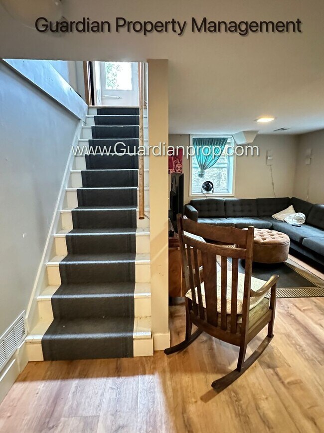 Building Photo - Minnetonka Single Family Home, Corner Lot, Dishwasher, W/D, 1 Car Garage
