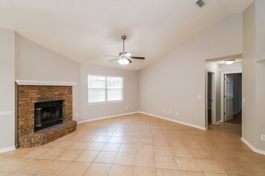 Building Photo - 8647 Charlesgate Cir N
