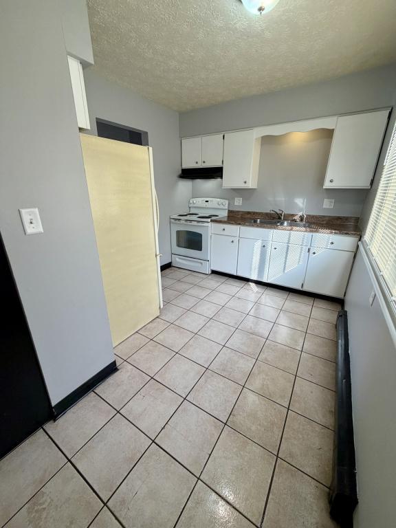 Building Photo - 841 Moyer Ave