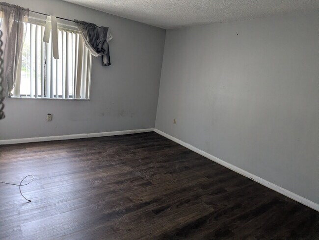Building Photo - Centrally located, yet secluded 2 bedroom condo in the heart of Orlando for Rent