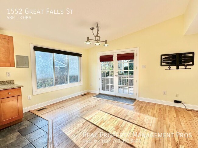 Building Photo - 1552 Great Falls St