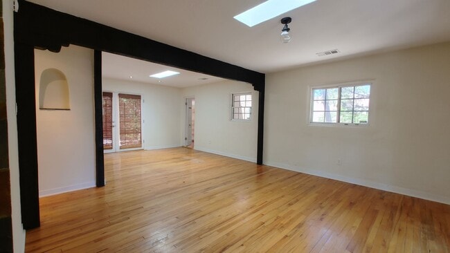 Building Photo - Coming Soon! Old Town Charm! 2 Bedroom Hou...