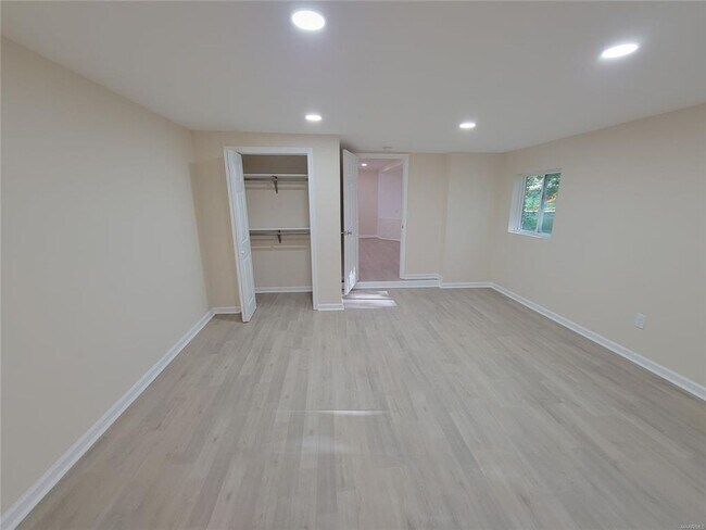 Building Photo - NEW Floors, Roof, Lights, Appliances, ect....