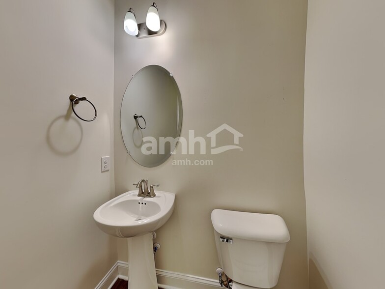 Building Photo - 5125 Jack Byrnes Dr